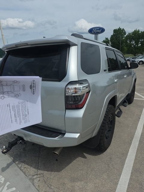 Used 2022 Toyota 4Runner SR5 AWD/4WD image 22