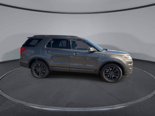 Certified 2018 Ford Explorer XLT w/ Equipment Group 202A AWD/4WD image 9