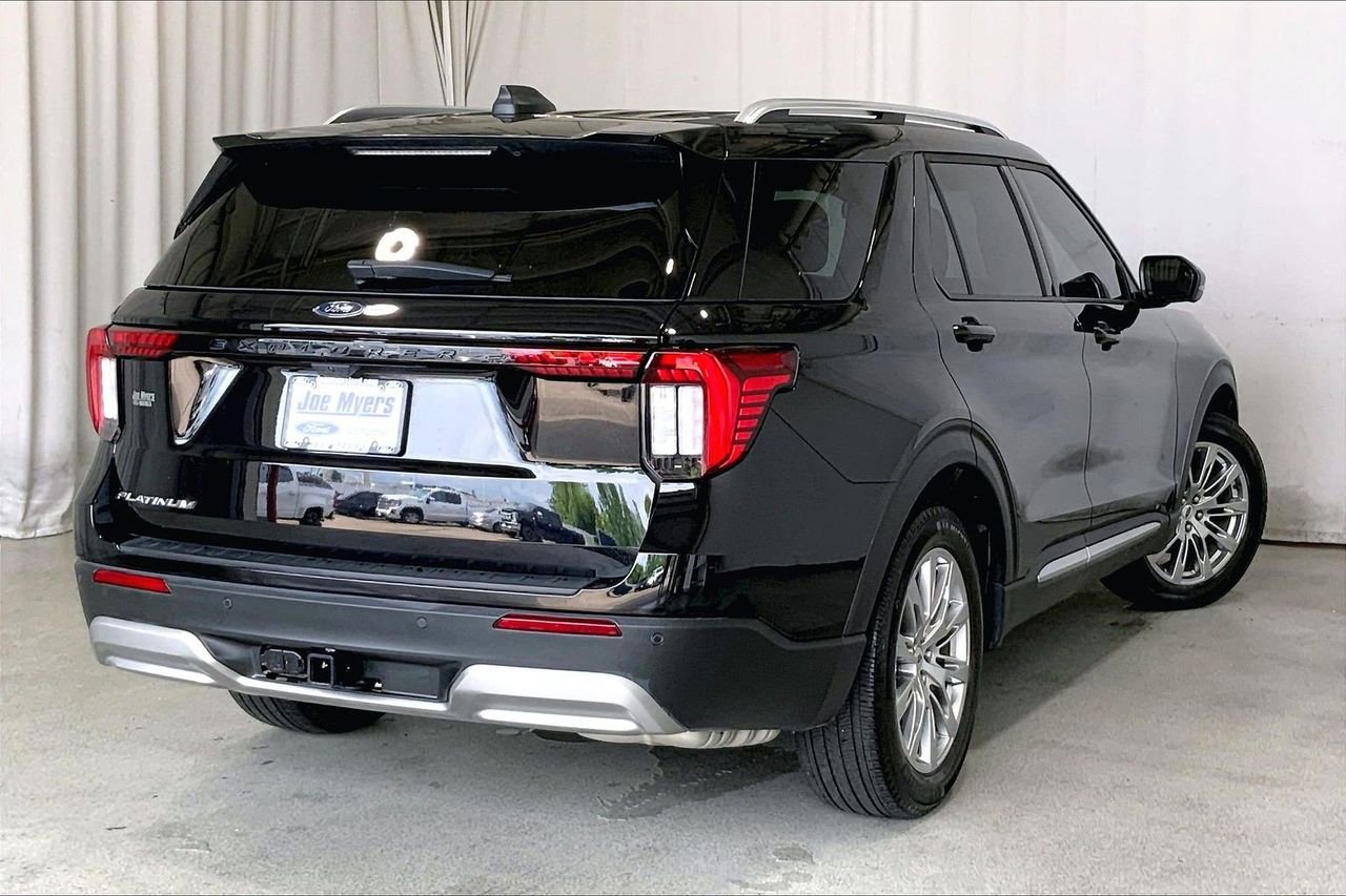 Certified 2025 Ford Explorer Platinum RWD image 13