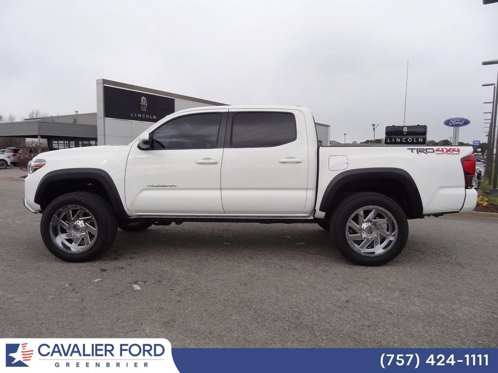 Used 2018 Toyota Tacoma TRD Off-Road image 2