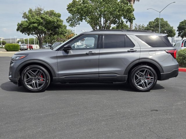 Certified 2025 Ford Explorer ST AWD/4WD image 7