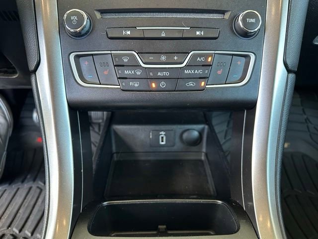 Certified 2017 Ford Fusion SE w/ Fusion SE Technology Package FWD image 18