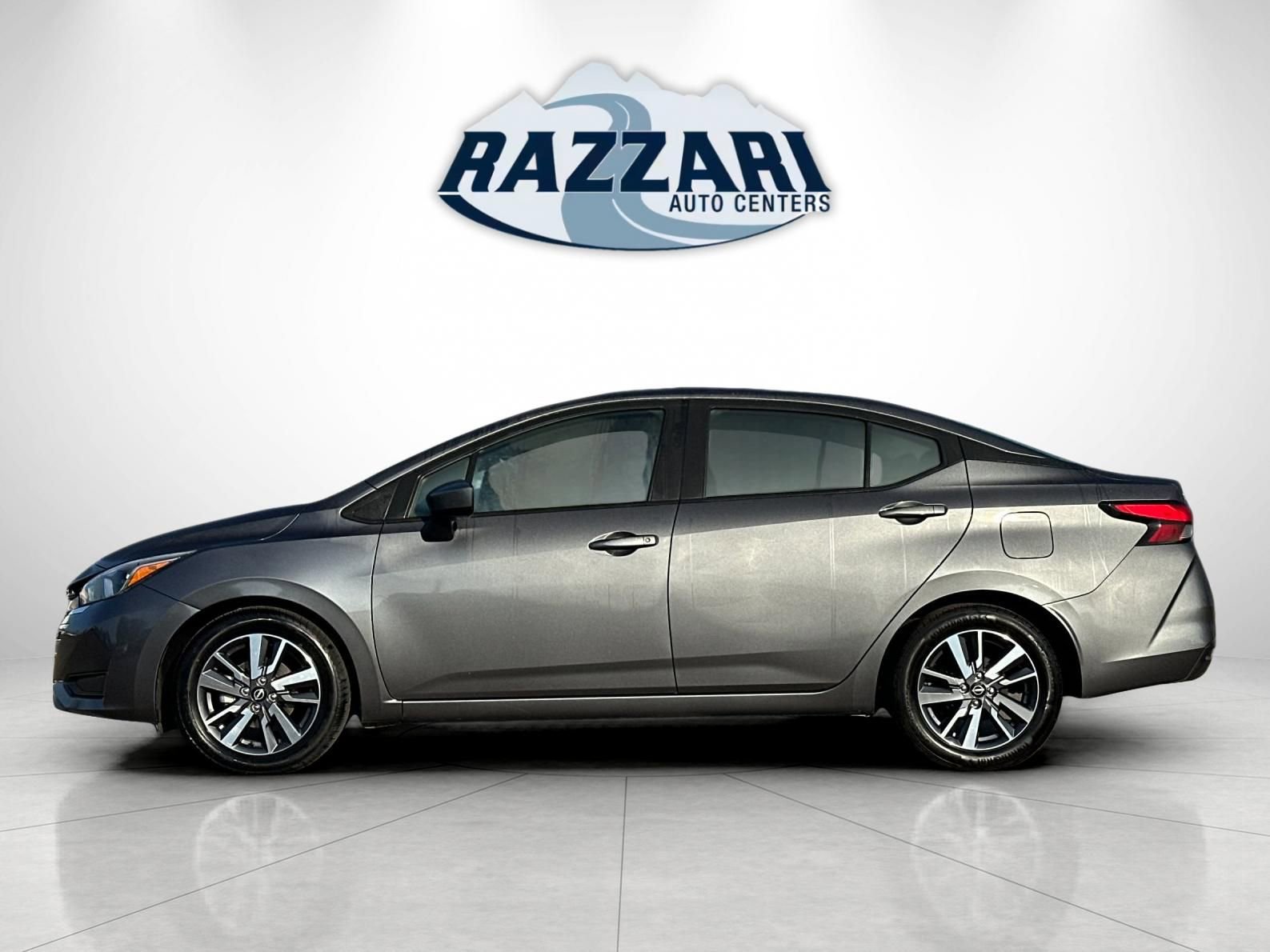 Used 2023 Nissan Versa SV image 2