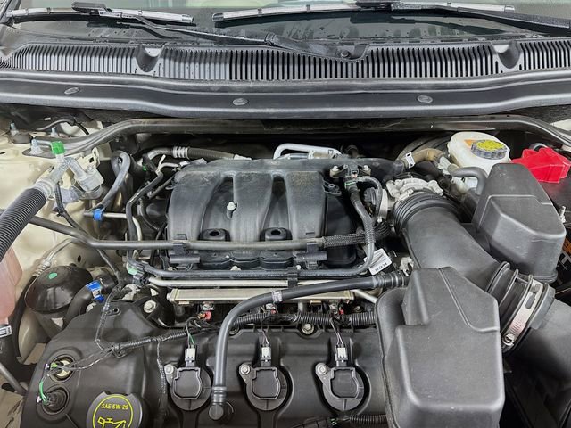 Certified 2018 Ford Explorer XLT w/ Equipment Group 202A image 36