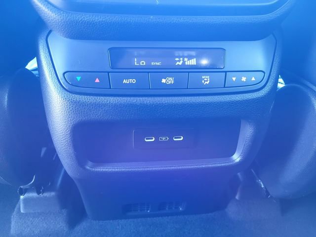 Used 2025 Honda Pilot Touring image 14