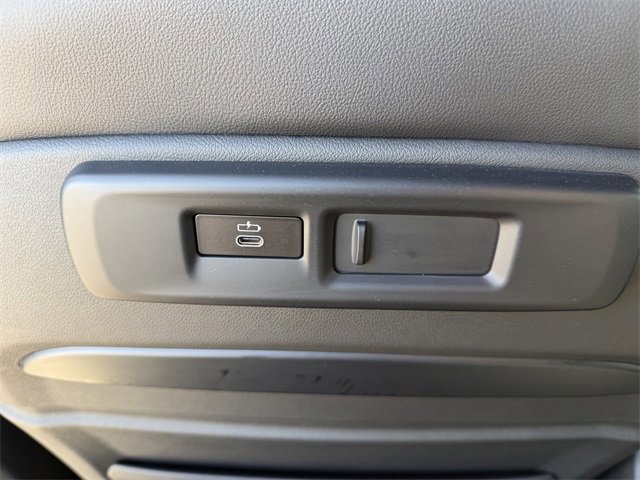 Used 2022 BMW X7 M50i w/ Cold Weather Package image 16