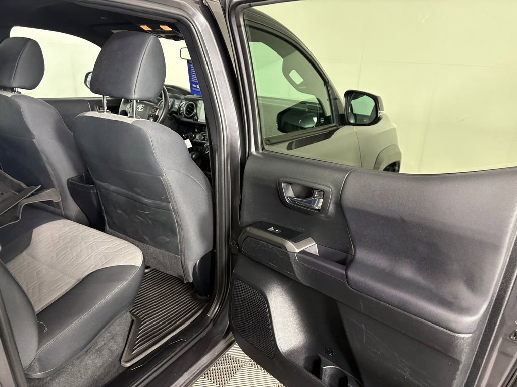 Used 2023 Toyota Tacoma TRD Off-Road w/ Technology Package AWD/4WD image 32