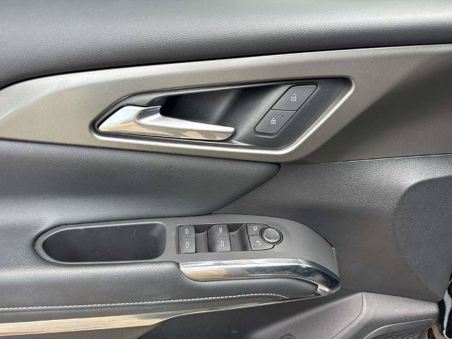 Used 2025 Chevrolet Traverse LT FWD image 19