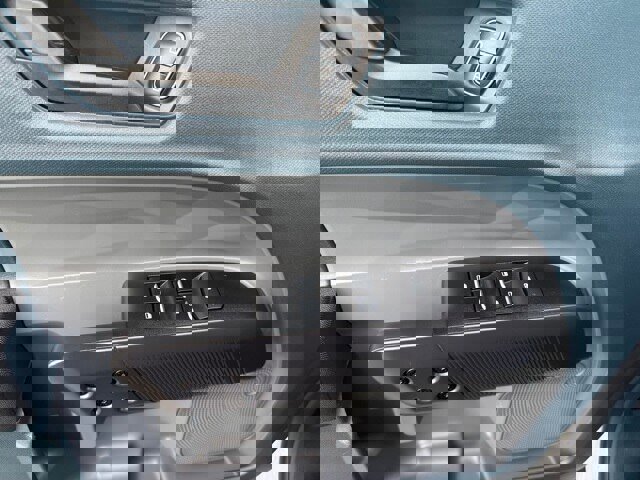 Certified 2025 Ford Maverick XL w/ Equipment Group 102A image 15