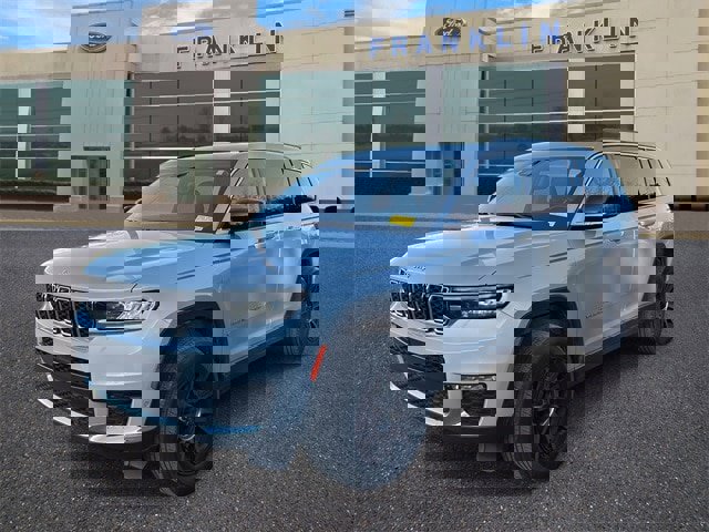 Used 2022 Jeep Grand Cherokee L Limited w/ Luxury Tech Group II image 3