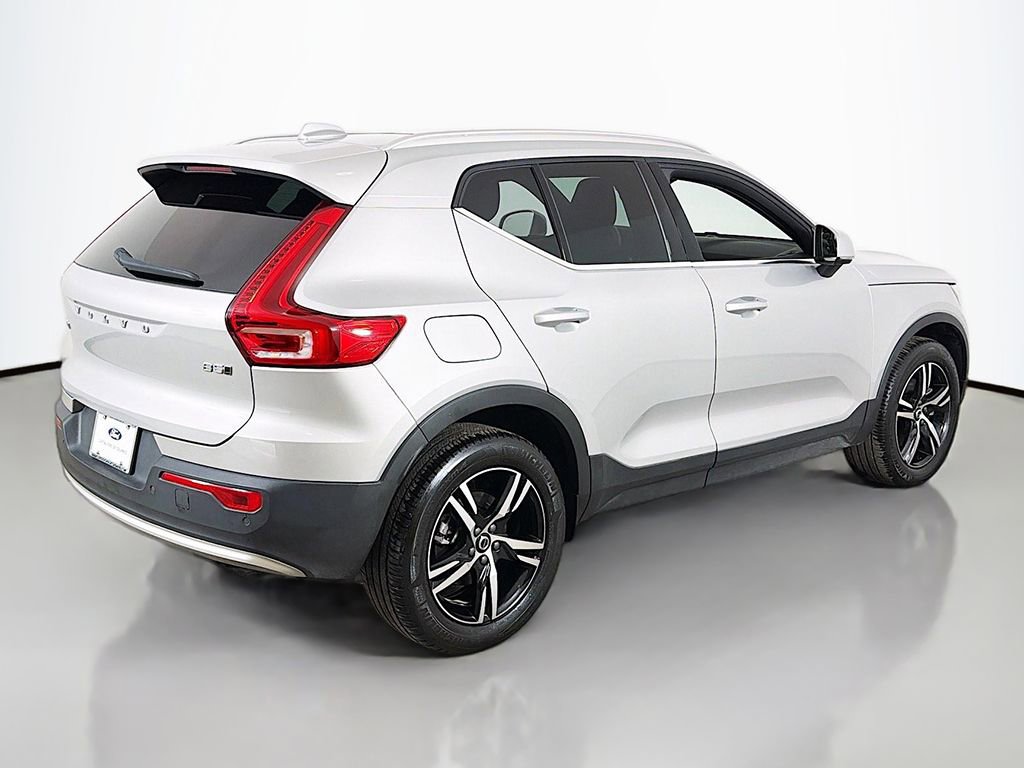 Used 2025 Volvo XC40 B5 Core AWD/4WD image 10