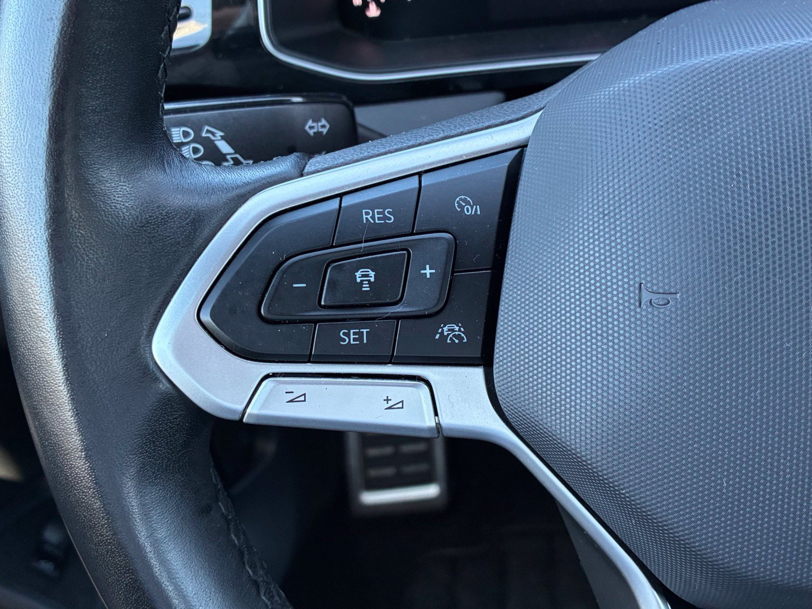 Used 2025 Volkswagen Jetta Sport FWD image 23