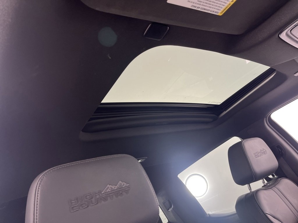 Used 2021 Chevrolet Silverado 1500 High Country w/ Technology Package image 33