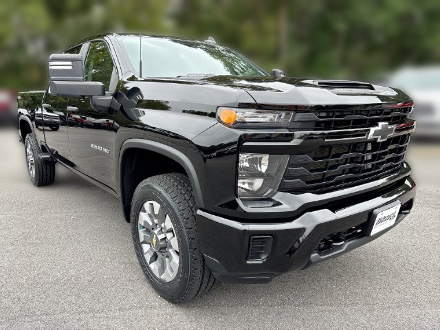 Used 2024 Chevrolet Silverado 2500 Custom w/ Custom Convenience Package AWD/4WD image 2