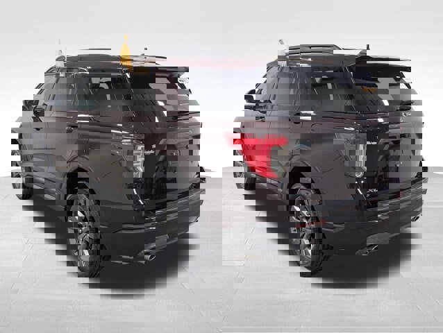 Certified 2023 Ford Explorer XLT w/ Equipment Group 202A image 3