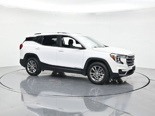 Used 2024 GMC Terrain SLT AWD/4WD image 3