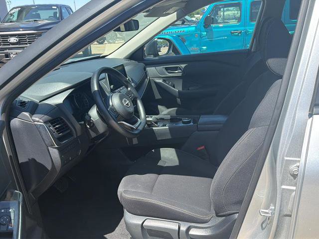 Used 2024 Nissan Rogue S AWD/4WD image 4
