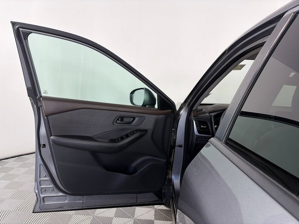 Used 2021 Nissan Rogue S AWD/4WD image 10
