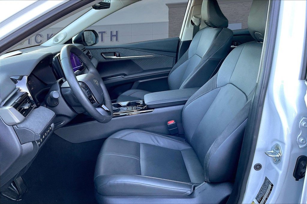 Used 2025 Toyota Camry XLE w/ Premium Plus Package FWD image 21