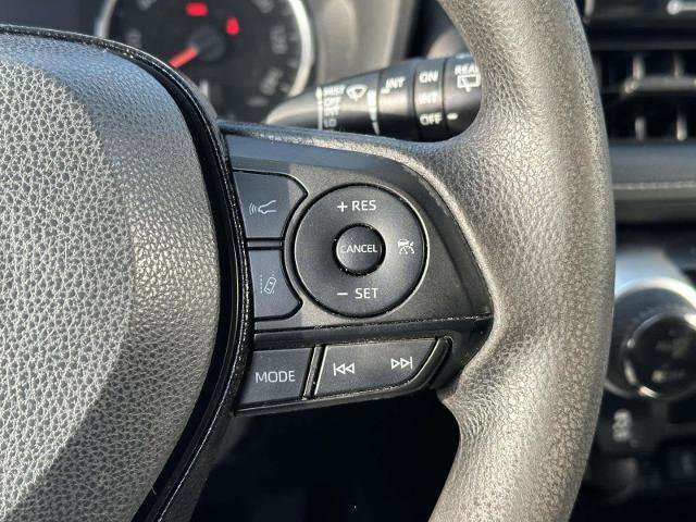 Used 2021 Toyota RAV4 XLE AWD/4WD image 29