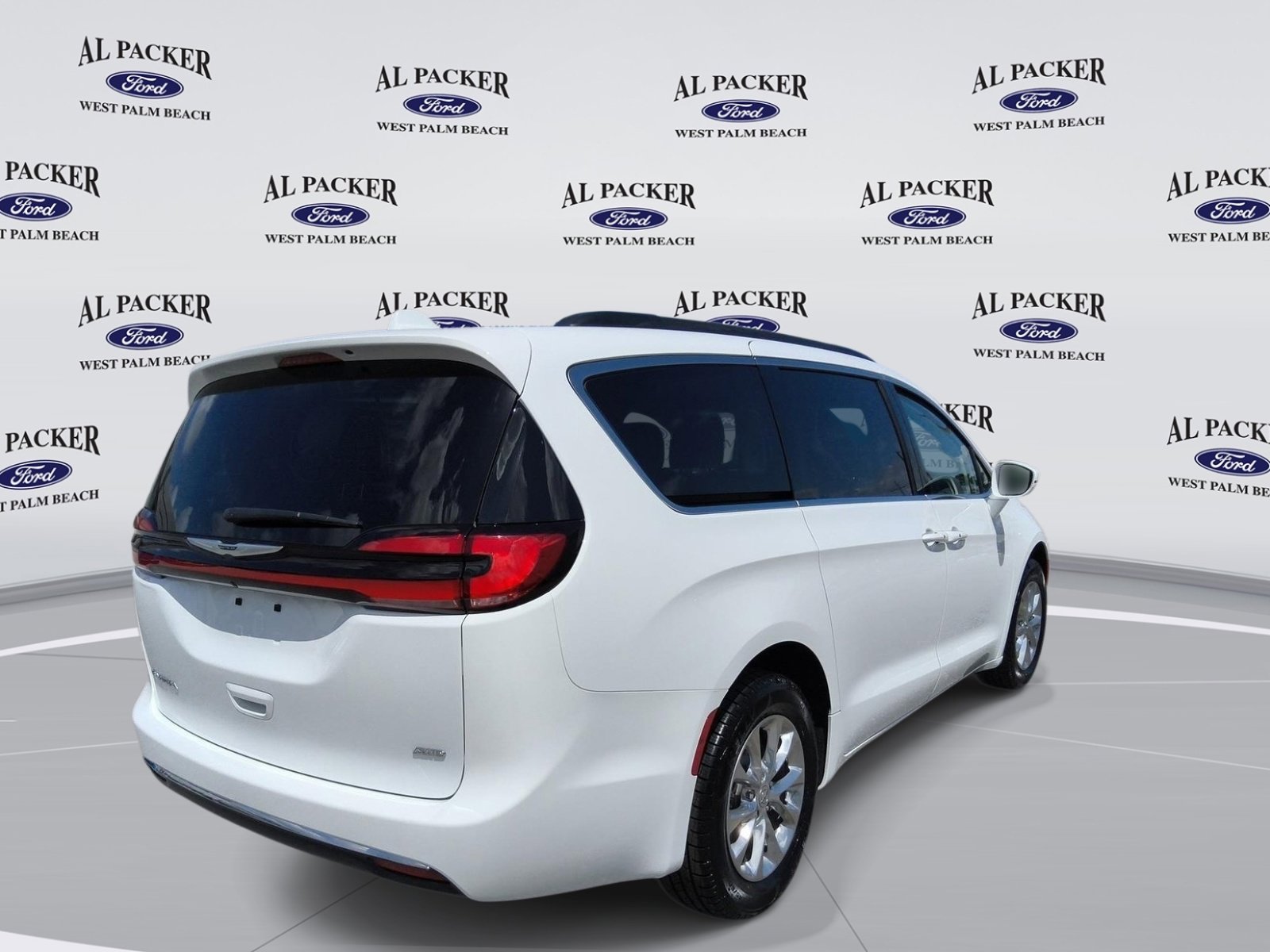 Used 2022 Chrysler Pacifica Touring-L AWD/4WD image 5