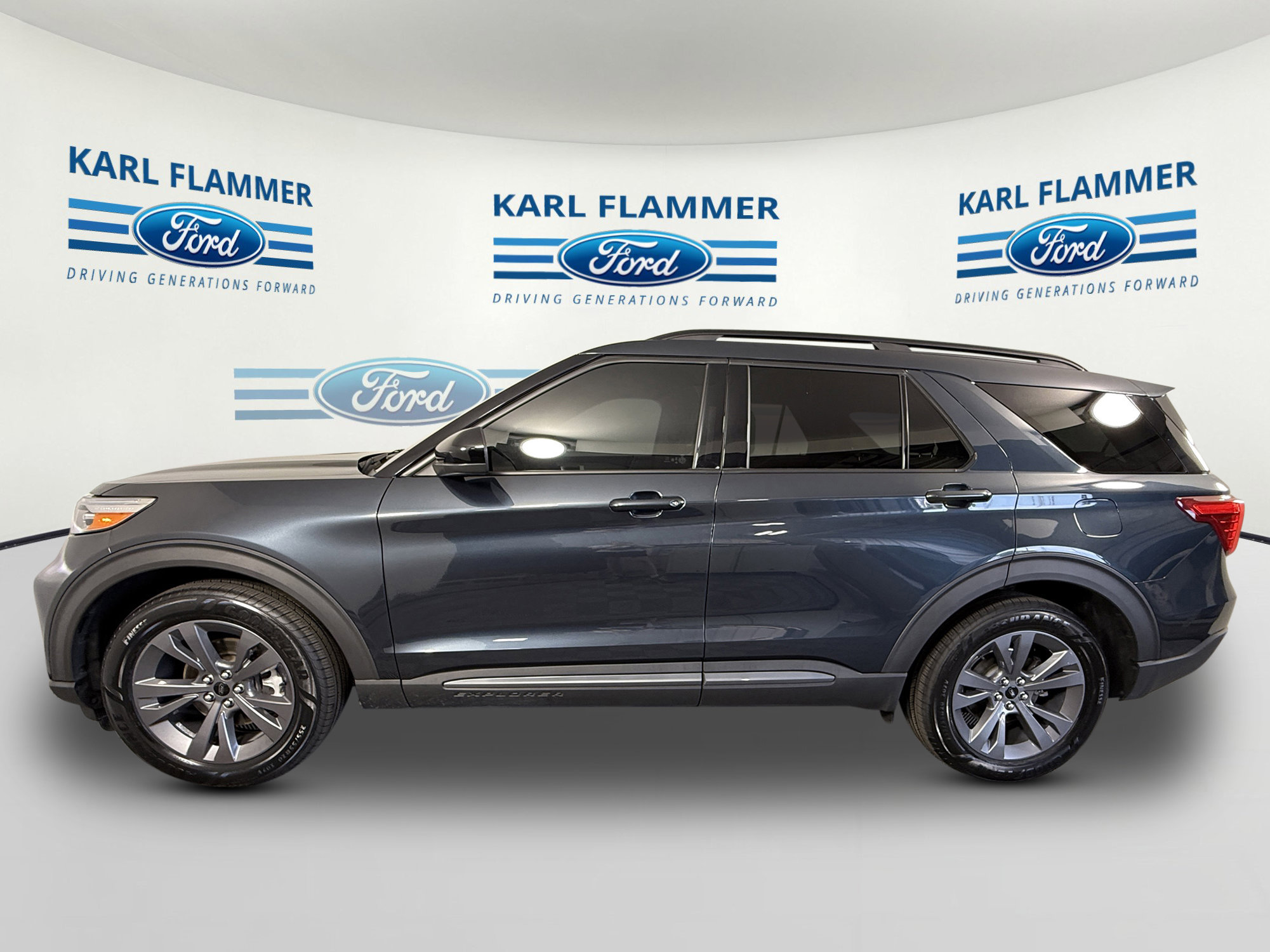 Certified 2023 Ford Explorer XLT w/ Equipment Group 202A RWD image 5