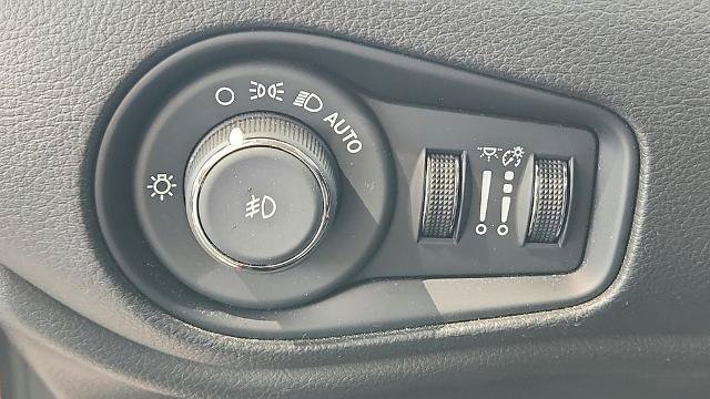 Used 2023 Jeep Renegade Trailhawk AWD/4WD image 10