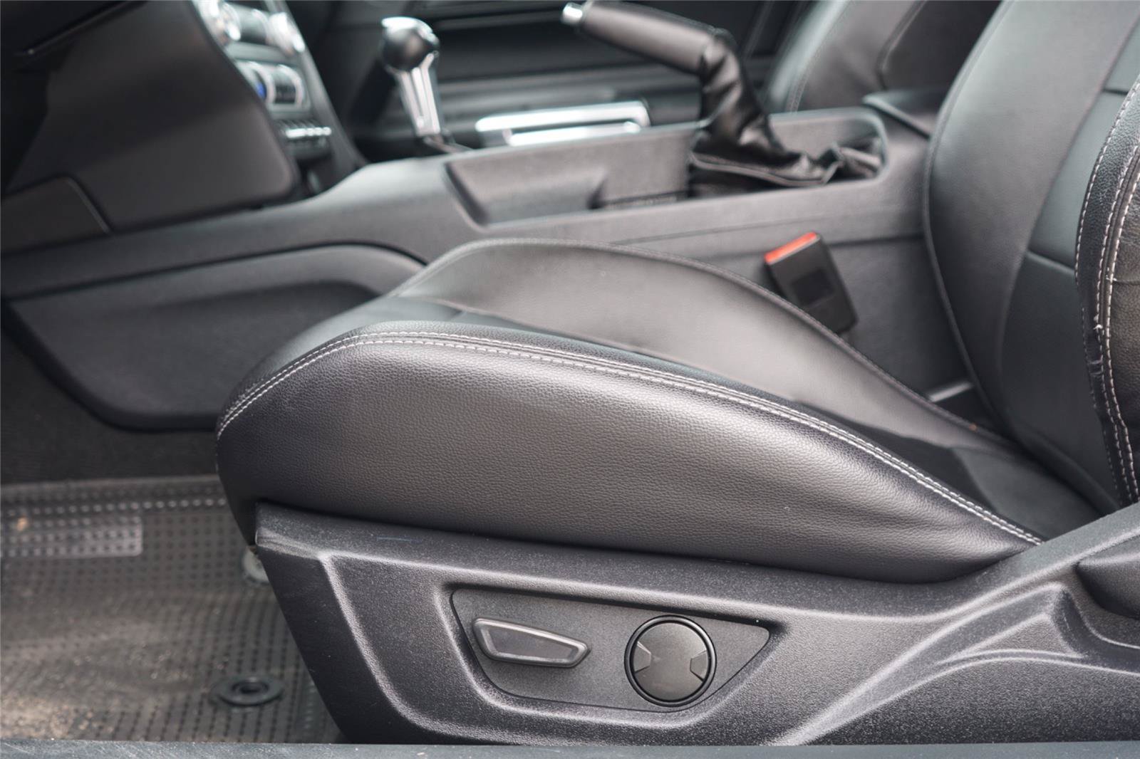Certified 2021 Ford Mustang Premium RWD image 20
