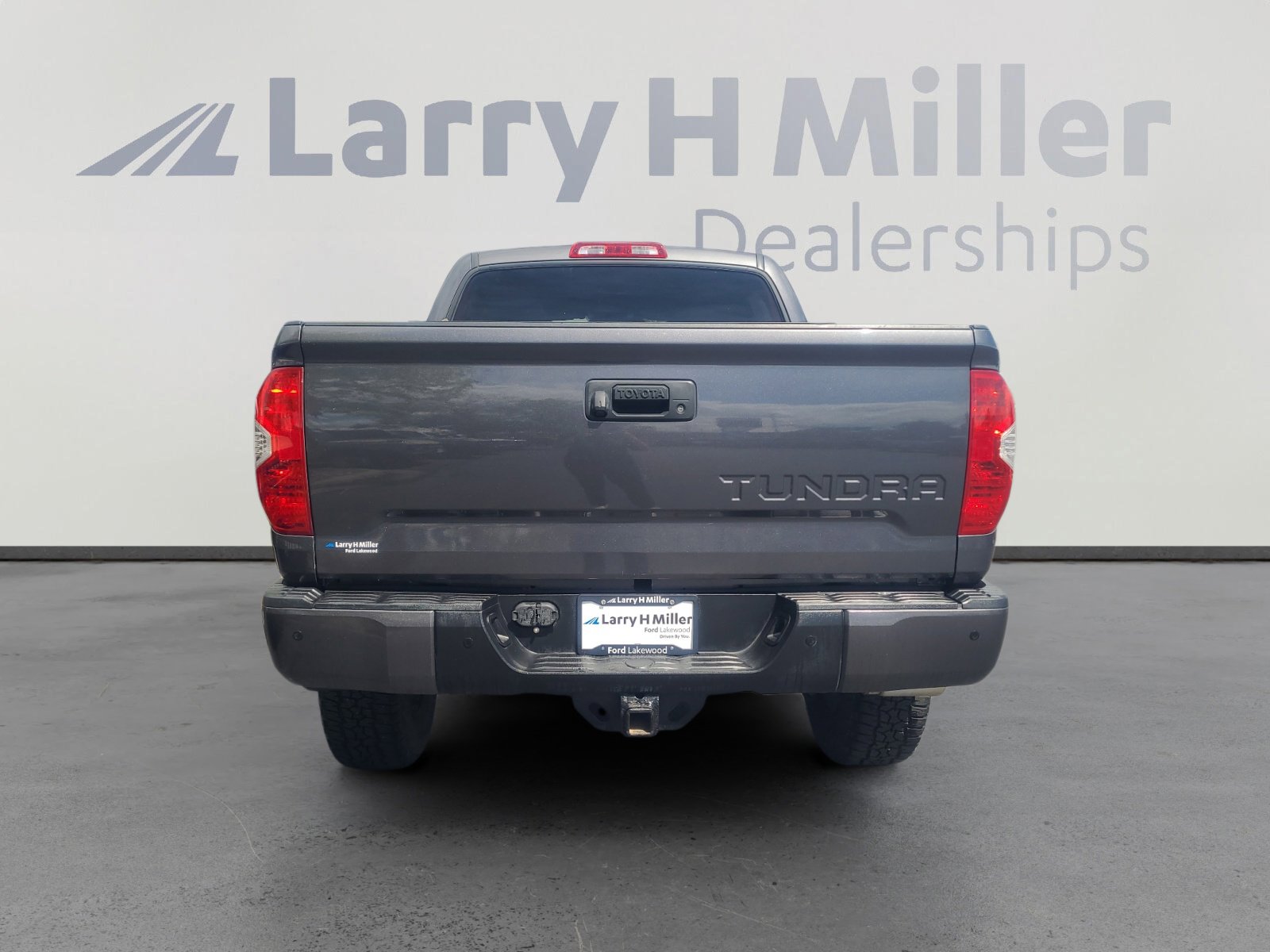 Used 2018 Toyota Tundra SR5 AWD/4WD image 4