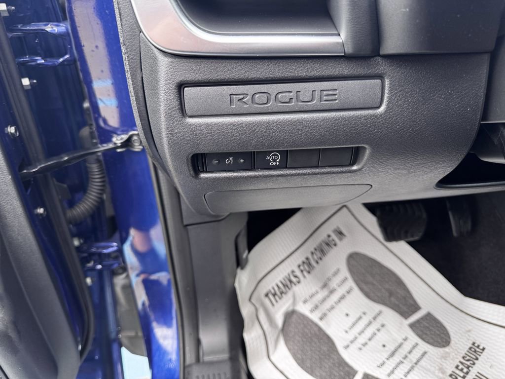 Used 2023 Nissan Rogue S image 11