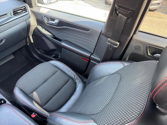 Certified 2023 Ford Escape ST-Line Select w/ Tech Pack #2 image 17
