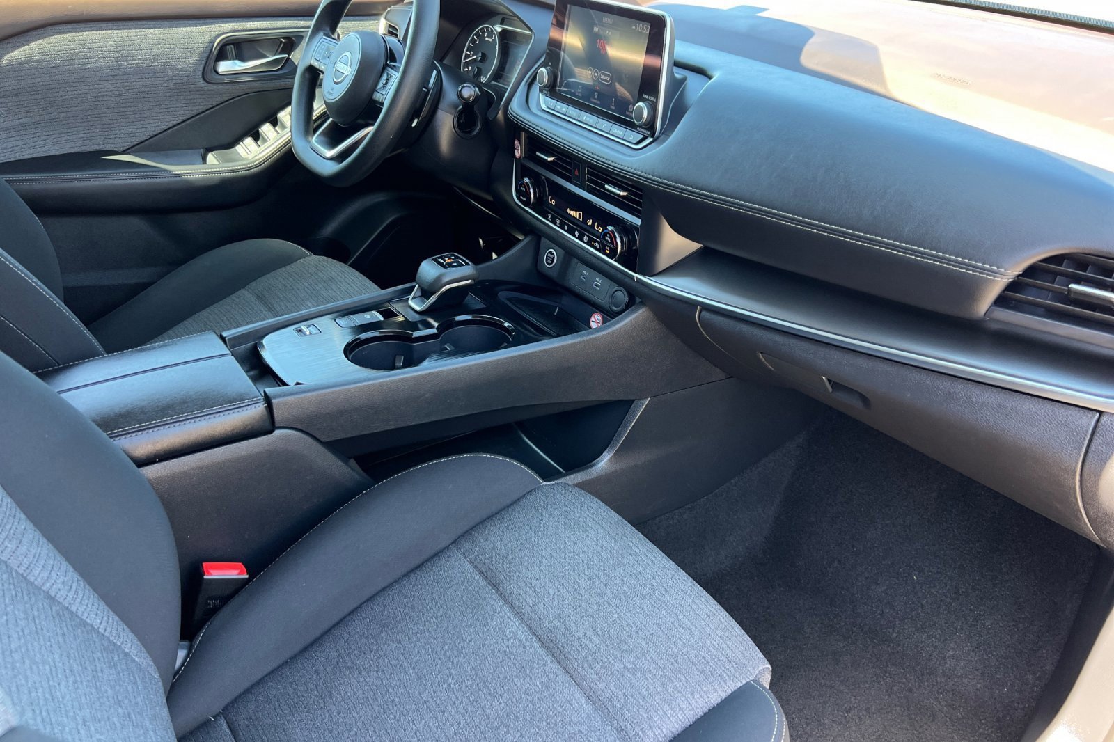 Used 2023 Nissan Rogue SV image 17