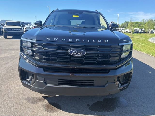 Certified 2025 Ford Expedition Active AWD/4WD image 3