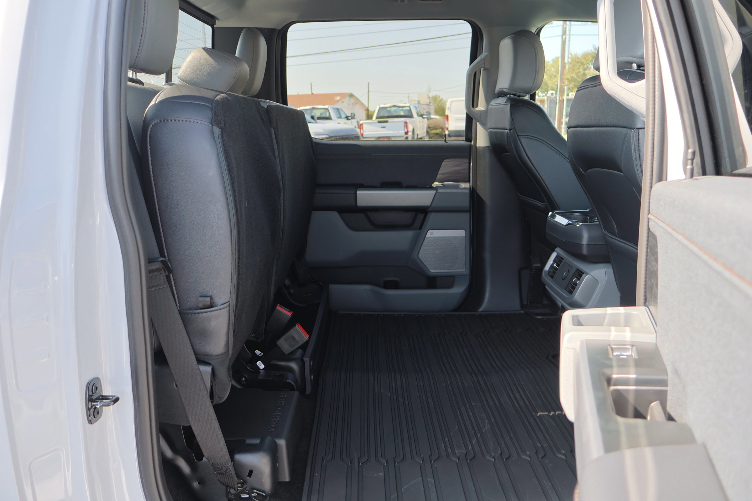 Certified 2025 Ford F150 Lariat w/ Equipment Group 501A Mid image 39