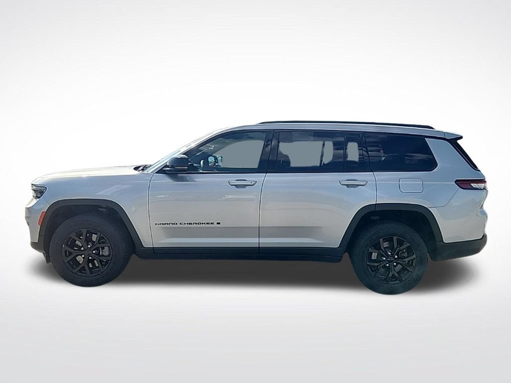 Used 2024 Jeep Grand Cherokee L Altitude AWD/4WD image 4