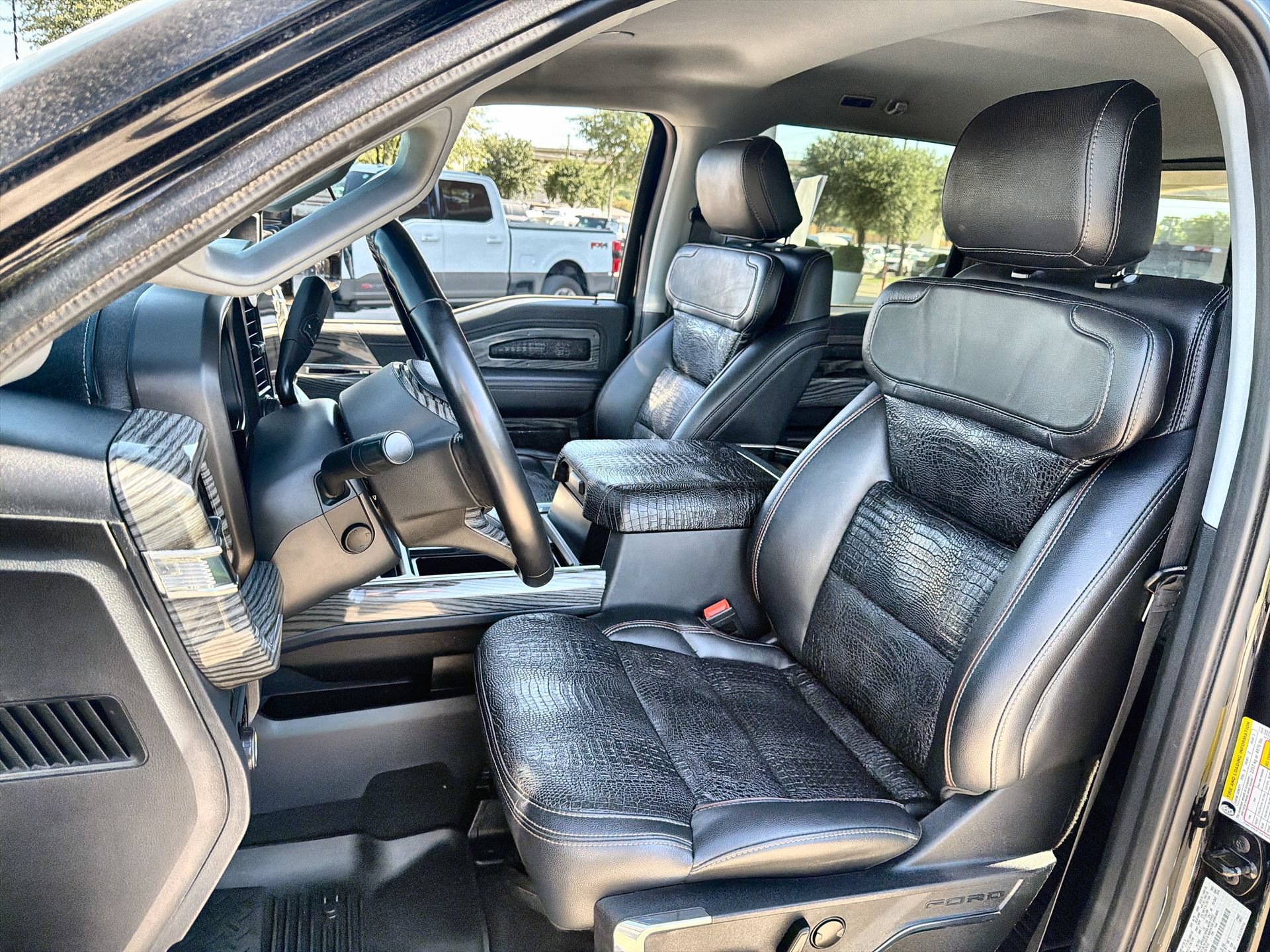 Certified 2023 Ford F450 Lariat w/ Lariat Ultimate Package AWD/4WD image 11