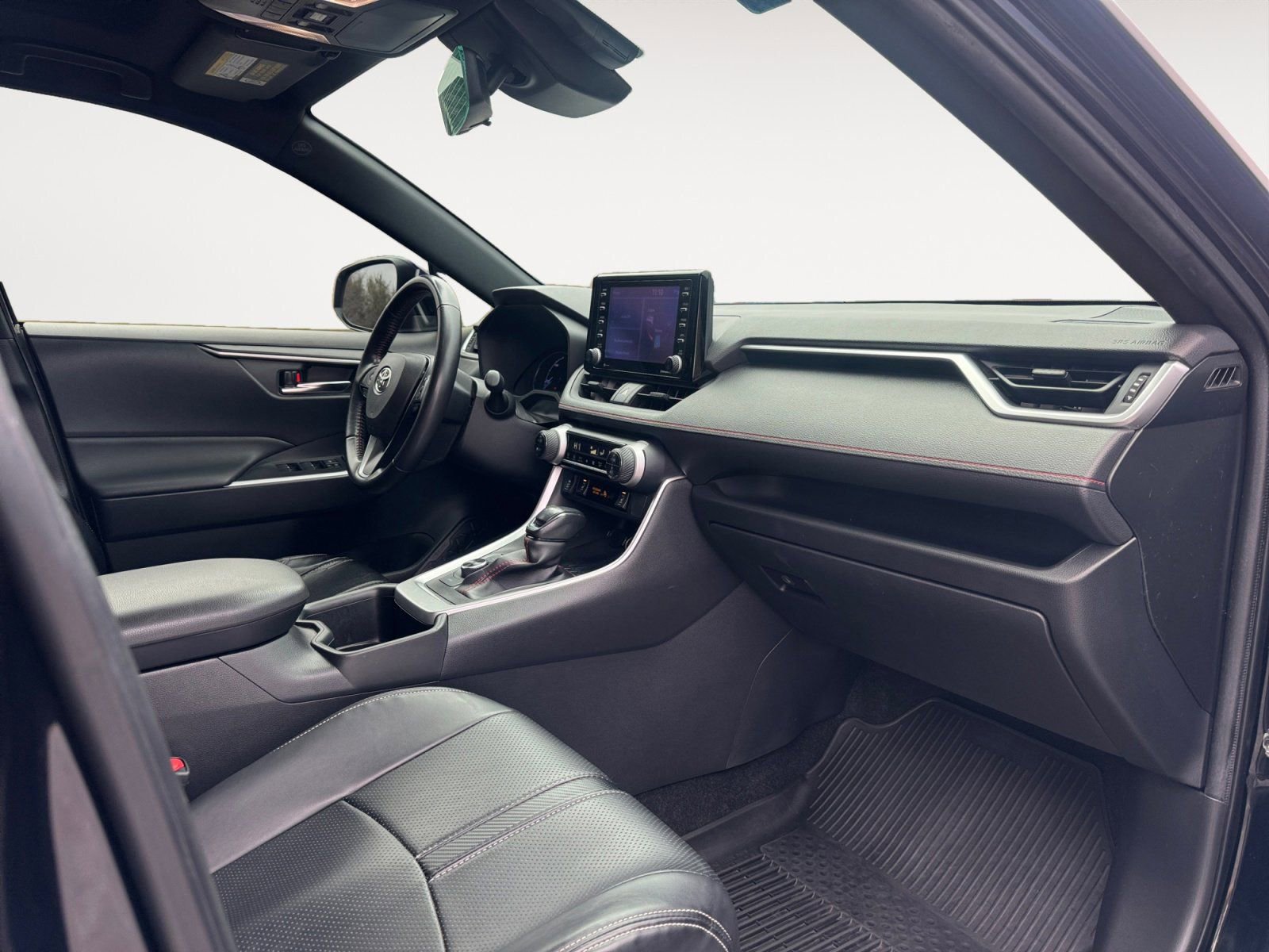 Used 2022 Toyota RAV4 SE image 15