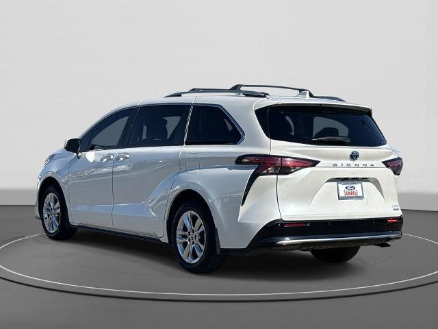 Used 2024 Toyota Sienna Limited image 2
