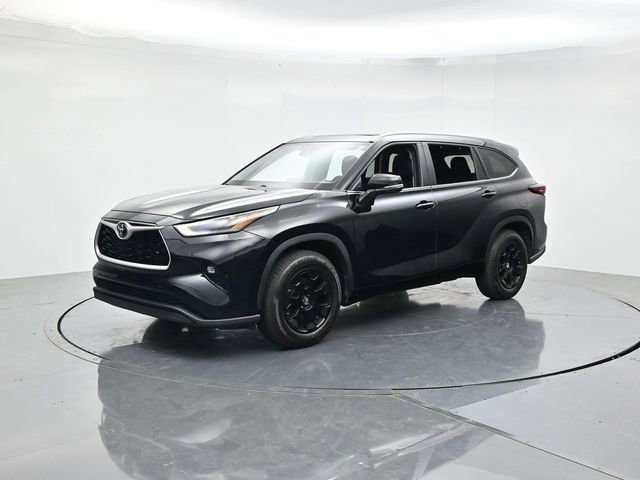 Used 2024 Toyota Highlander XLE FWD image 5