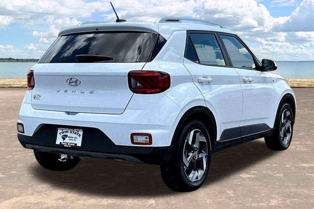 Used 2025 Hyundai Venue SEL FWD image 8