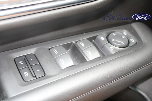 Used 2023 Chevrolet Tahoe Z71 w/ Luxury Package AWD/4WD image 23