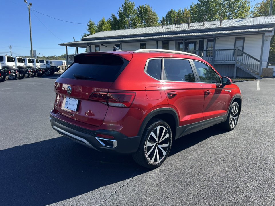 Used 2022 Volkswagen Taos SE image 3