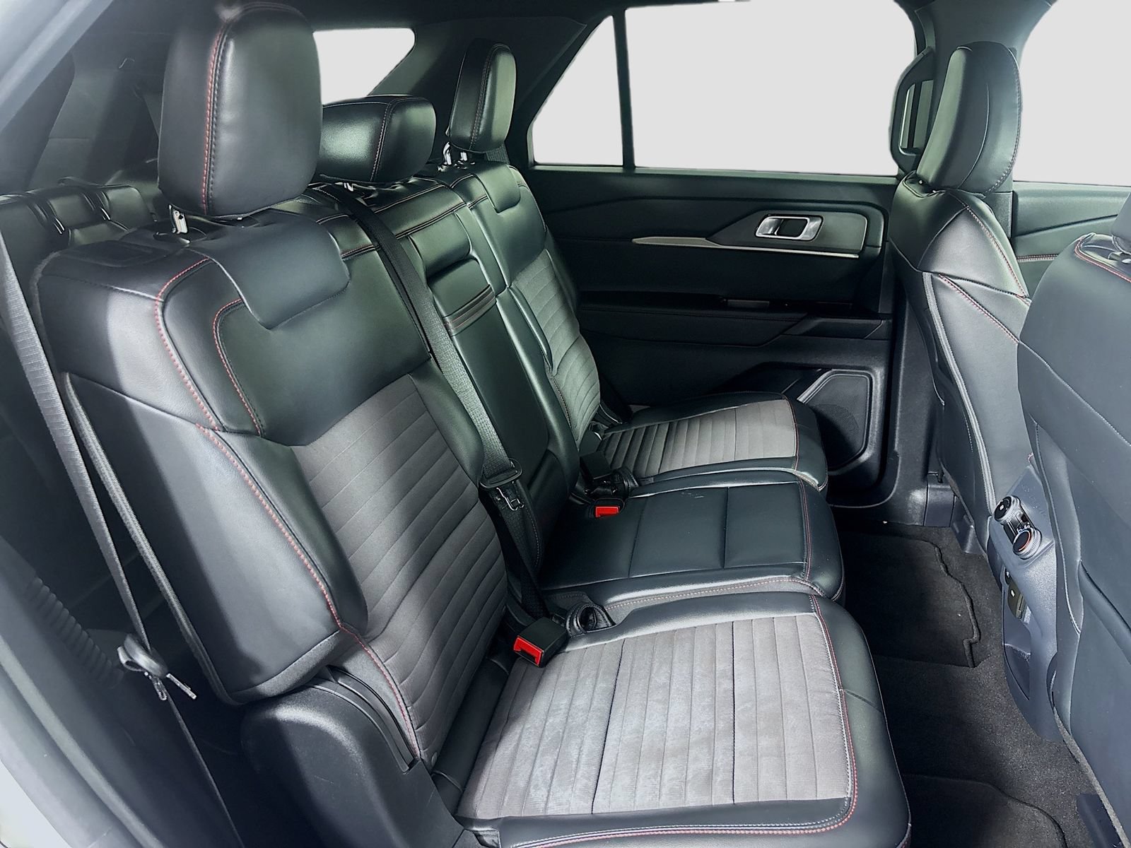 Certified 2025 Ford Explorer ST-Line w/ ST-Line Street Pack AWD/4WD image 28