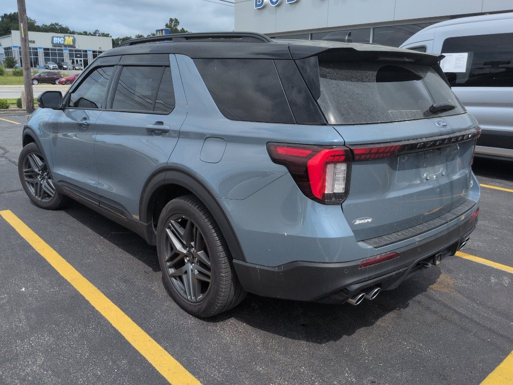Certified 2025 Ford Explorer ST AWD/4WD image 4