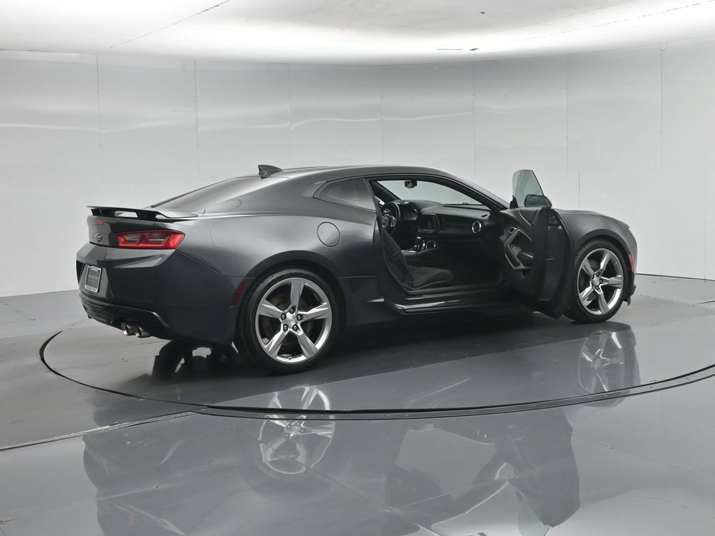 Used 2018 Chevrolet Camaro SS RWD image 6