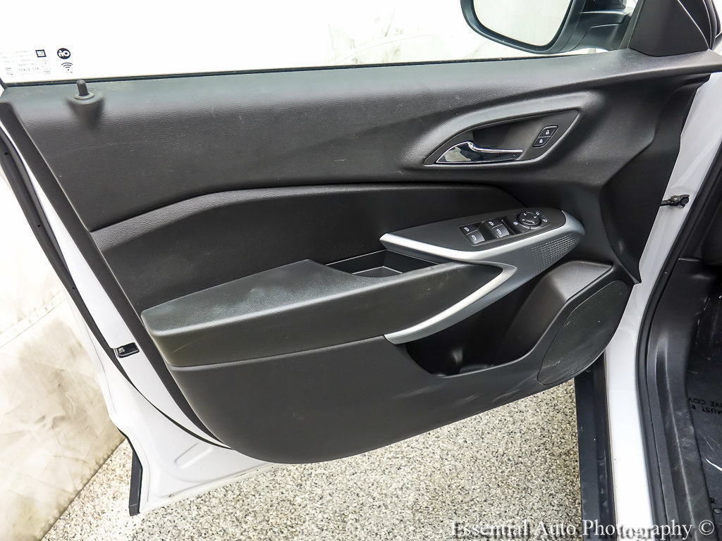 Used 2024 Chevrolet Trax RS w/ Driver Confidence Package FWD image 18