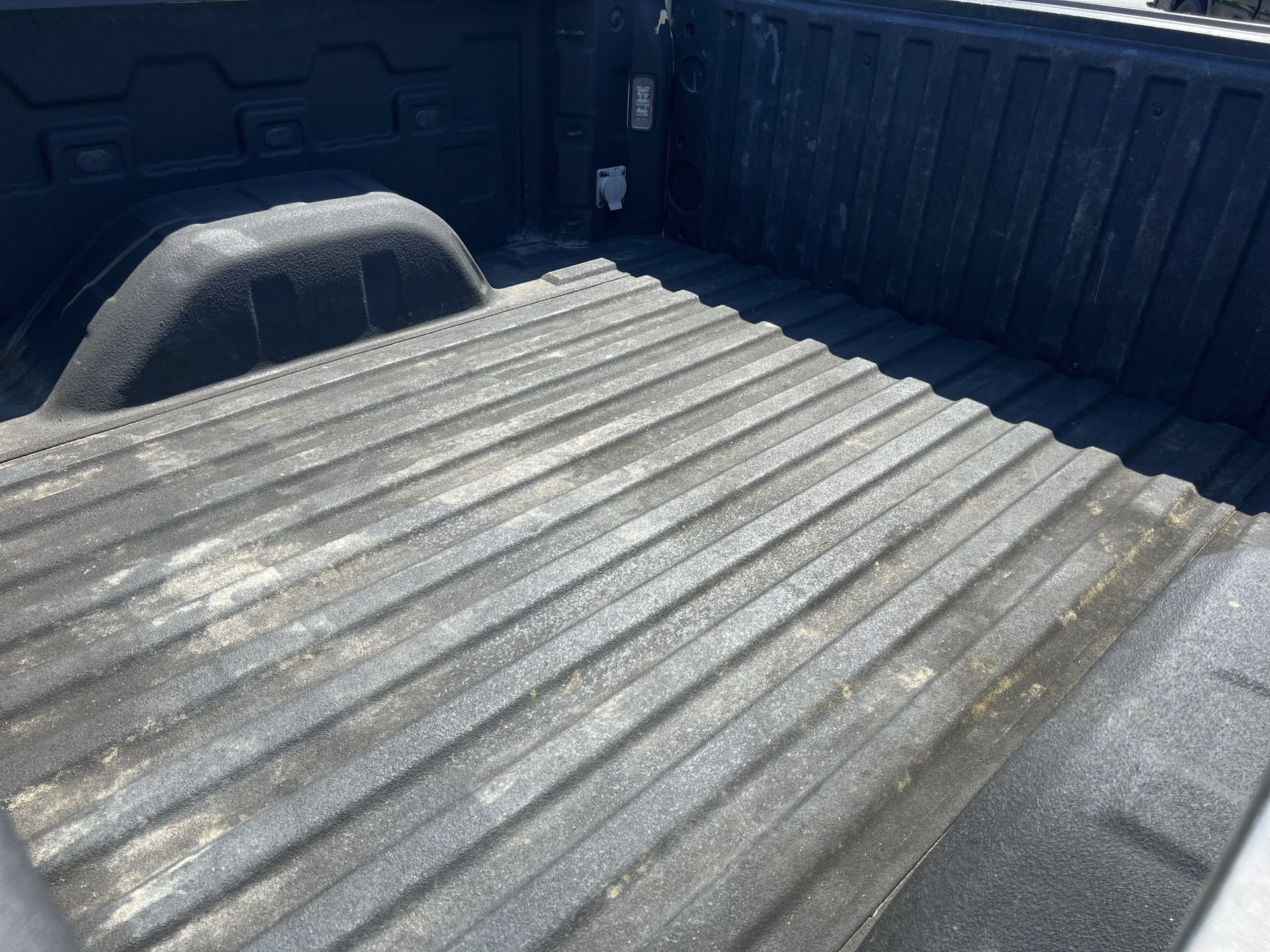 Used 2022 Chevrolet Silverado 1500 High Country w/ High Country Premium Package AWD/4WD image 22