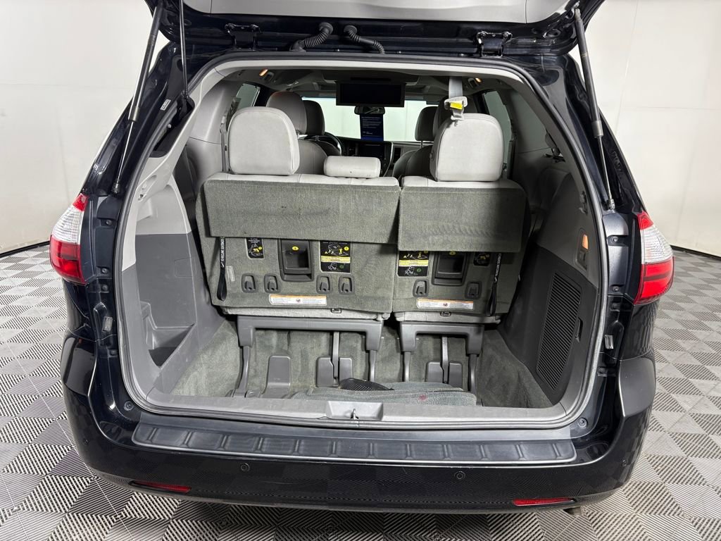Used 2017 Toyota Sienna AWD image 32
