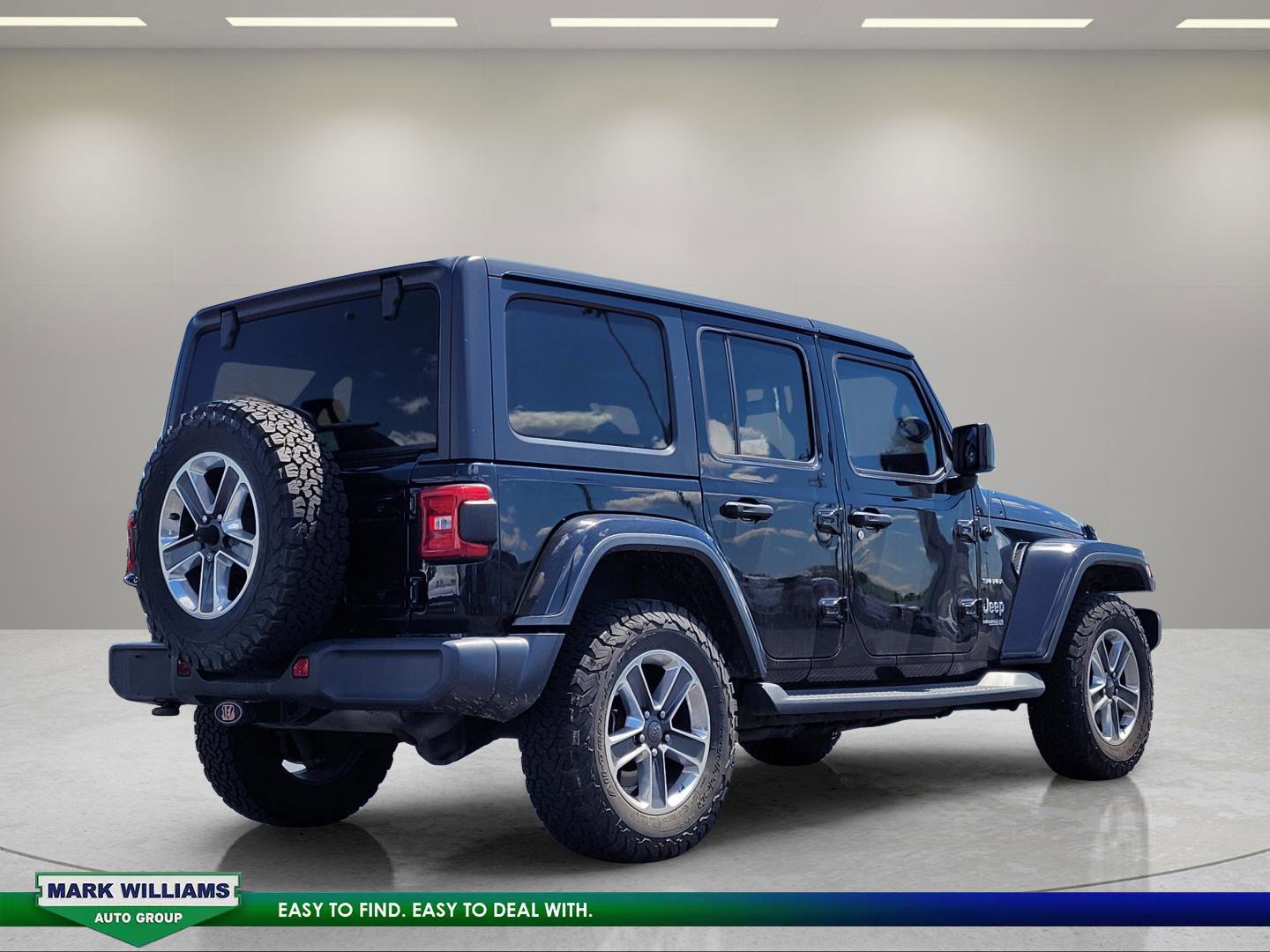 Used 2018 Jeep Wrangler Unlimited Sahara w/ Uconnect 4C Nav & Sound Group AWD/4WD image 4