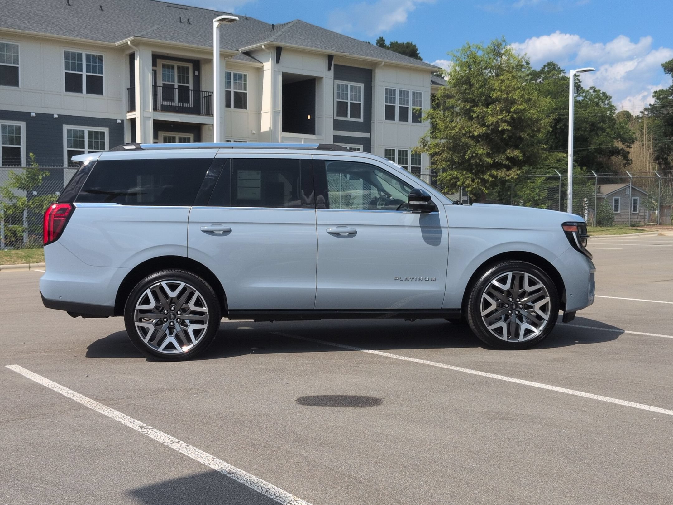 Certified 2025 Ford Expedition Platinum w/ Platinum Ultimate Package AWD/4WD image 3